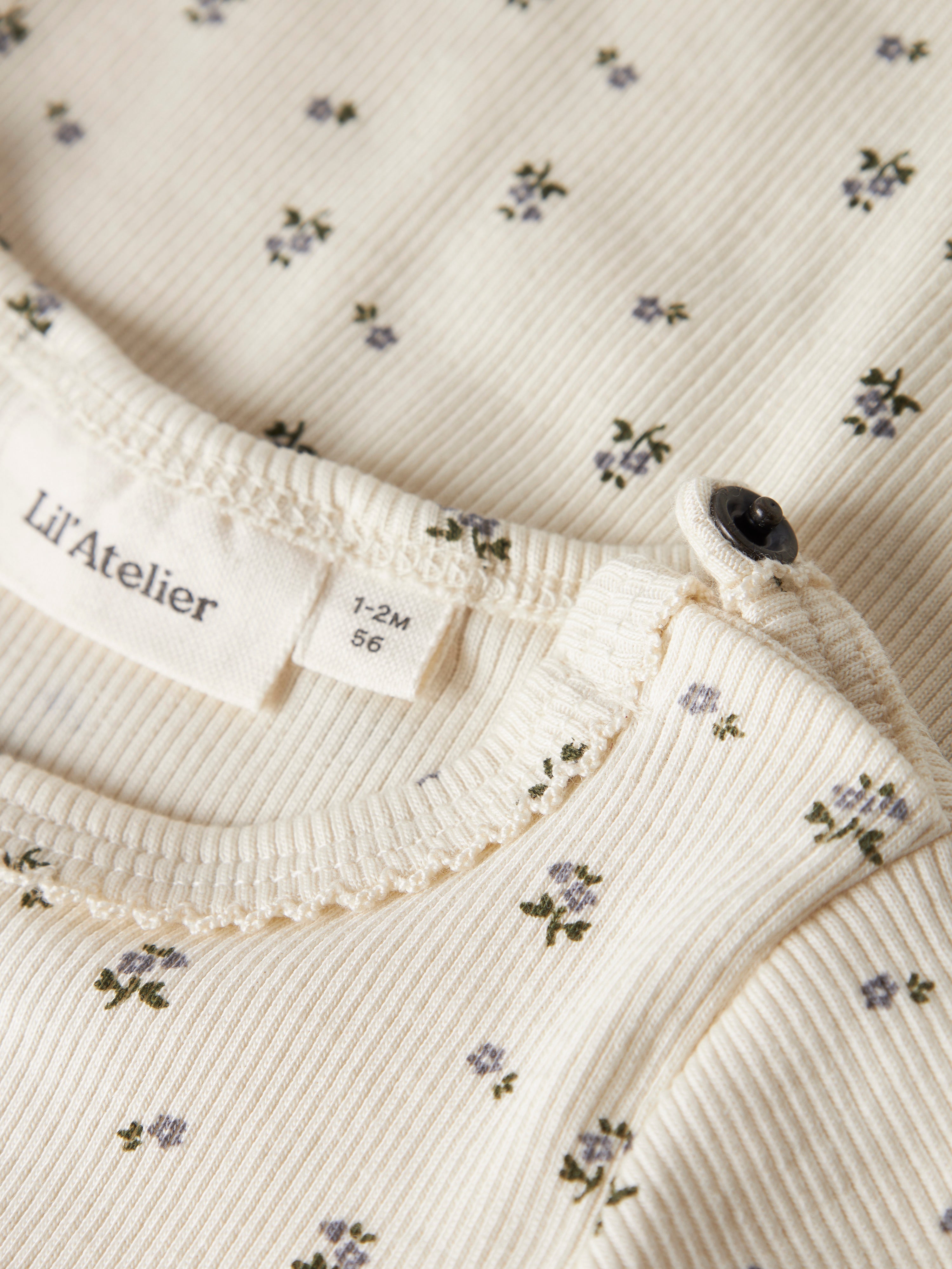 Lil Atelier Lago - Mau LS Slim Body - Turtledove/Blue Flower