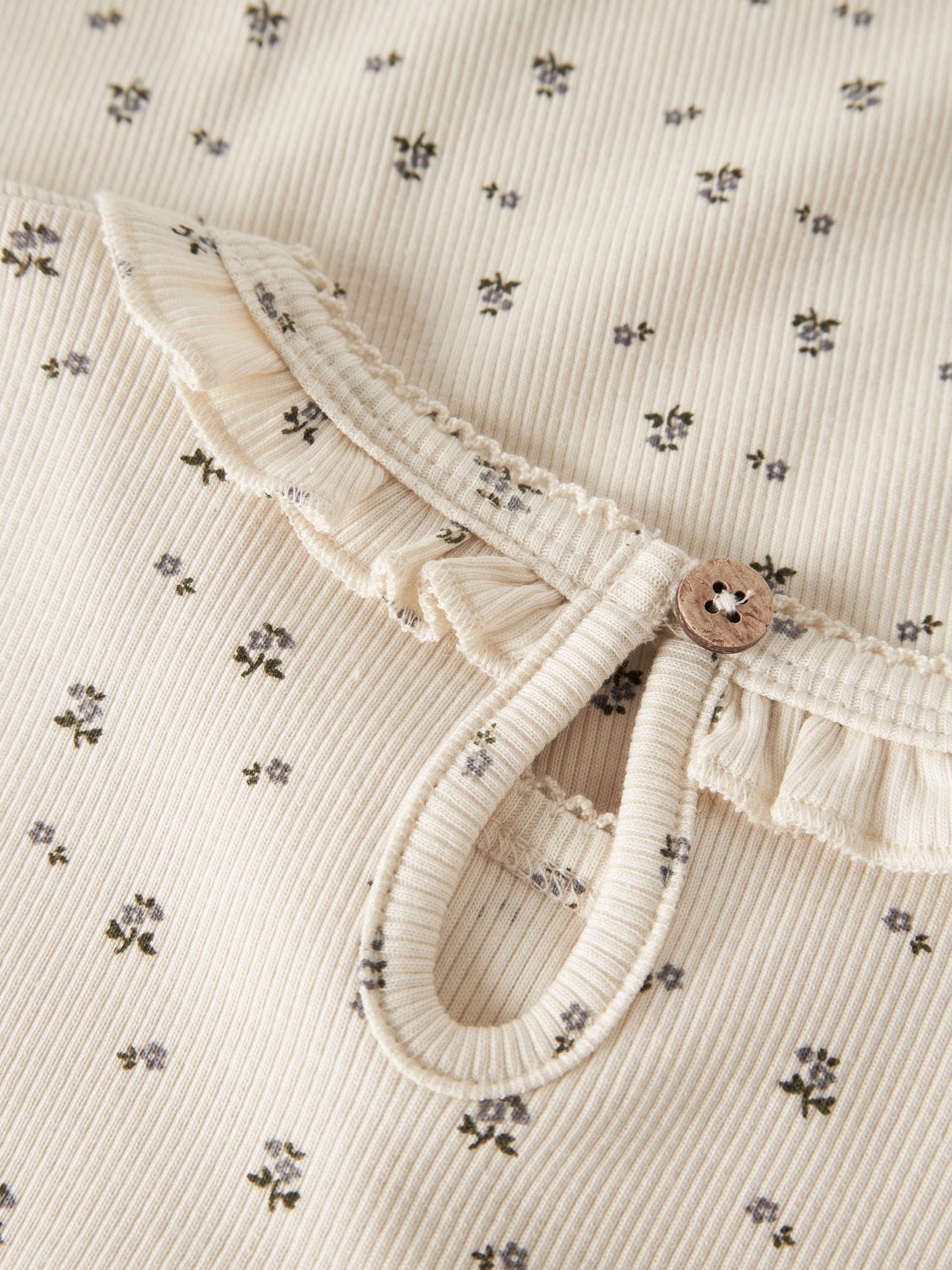 Lil Atelier Lago - Mai LS Slim Top - Turtledove/Blue Flower