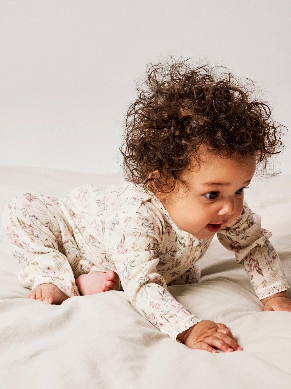 Name It Wang - Wool Needle Nightsuit - Snow White / Flowers + Leafs