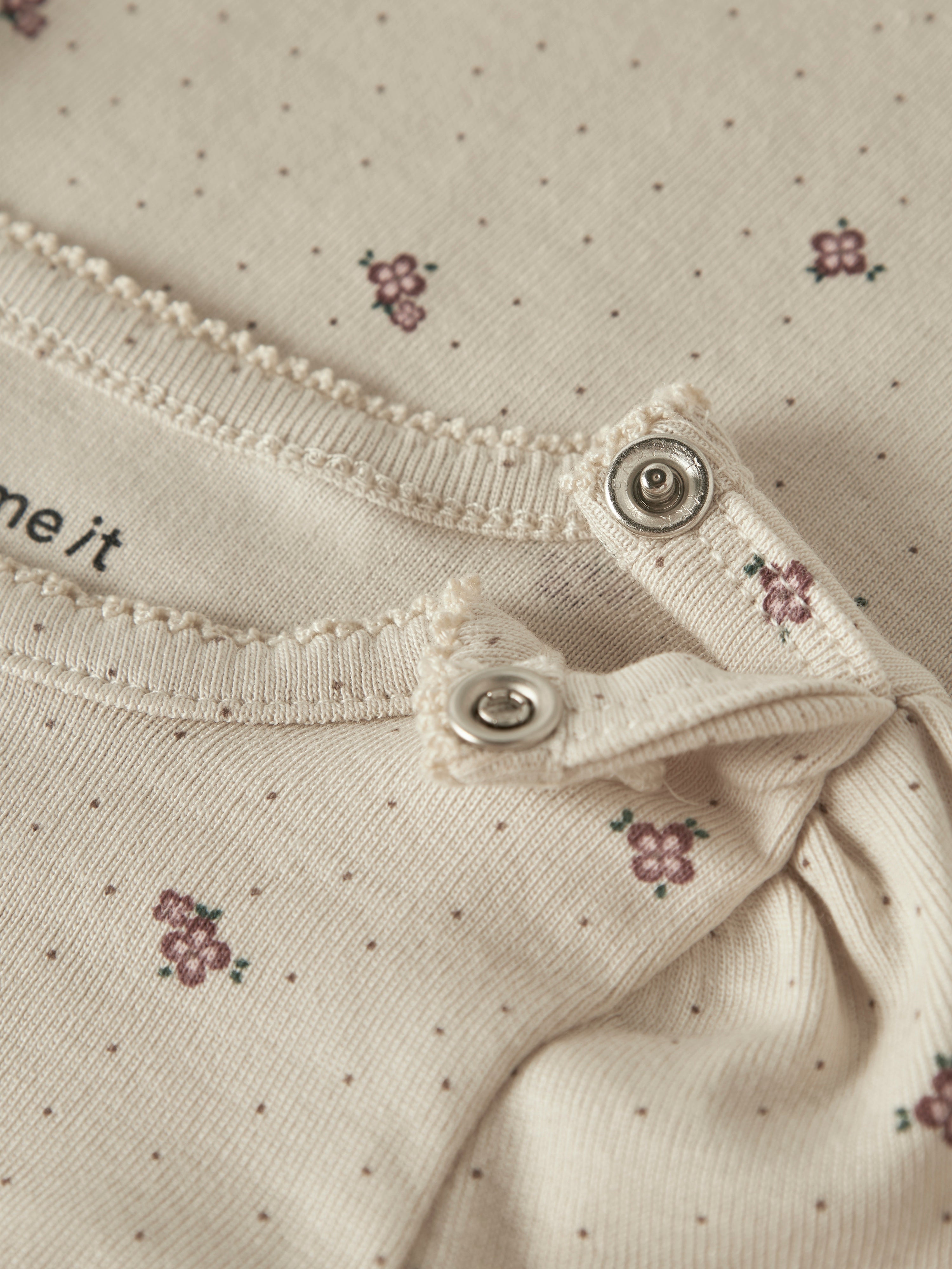 Name It Hitta - Body - Almond Milk