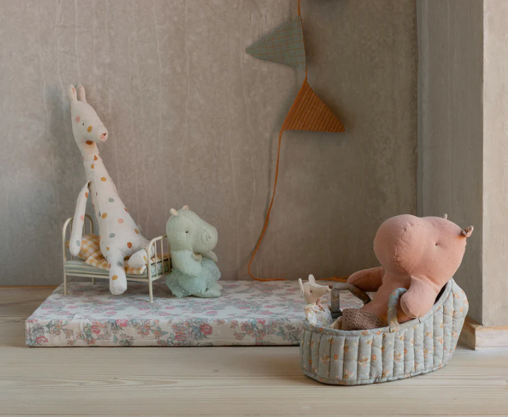 Maileg Safari friends Flodhest m. tylskørt, Lille - Mint