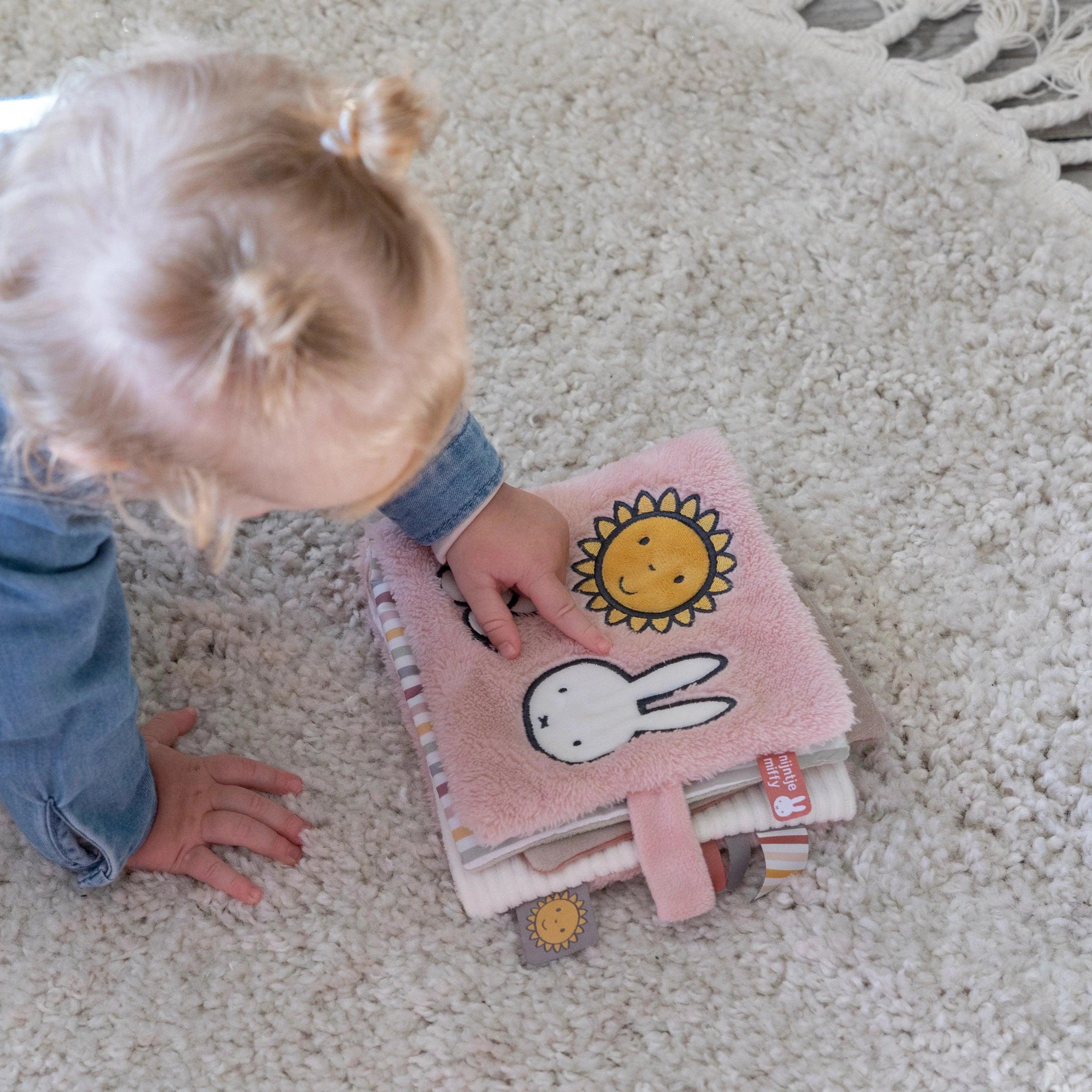 Miffy Aktivitetsbog - Fluffy Pink