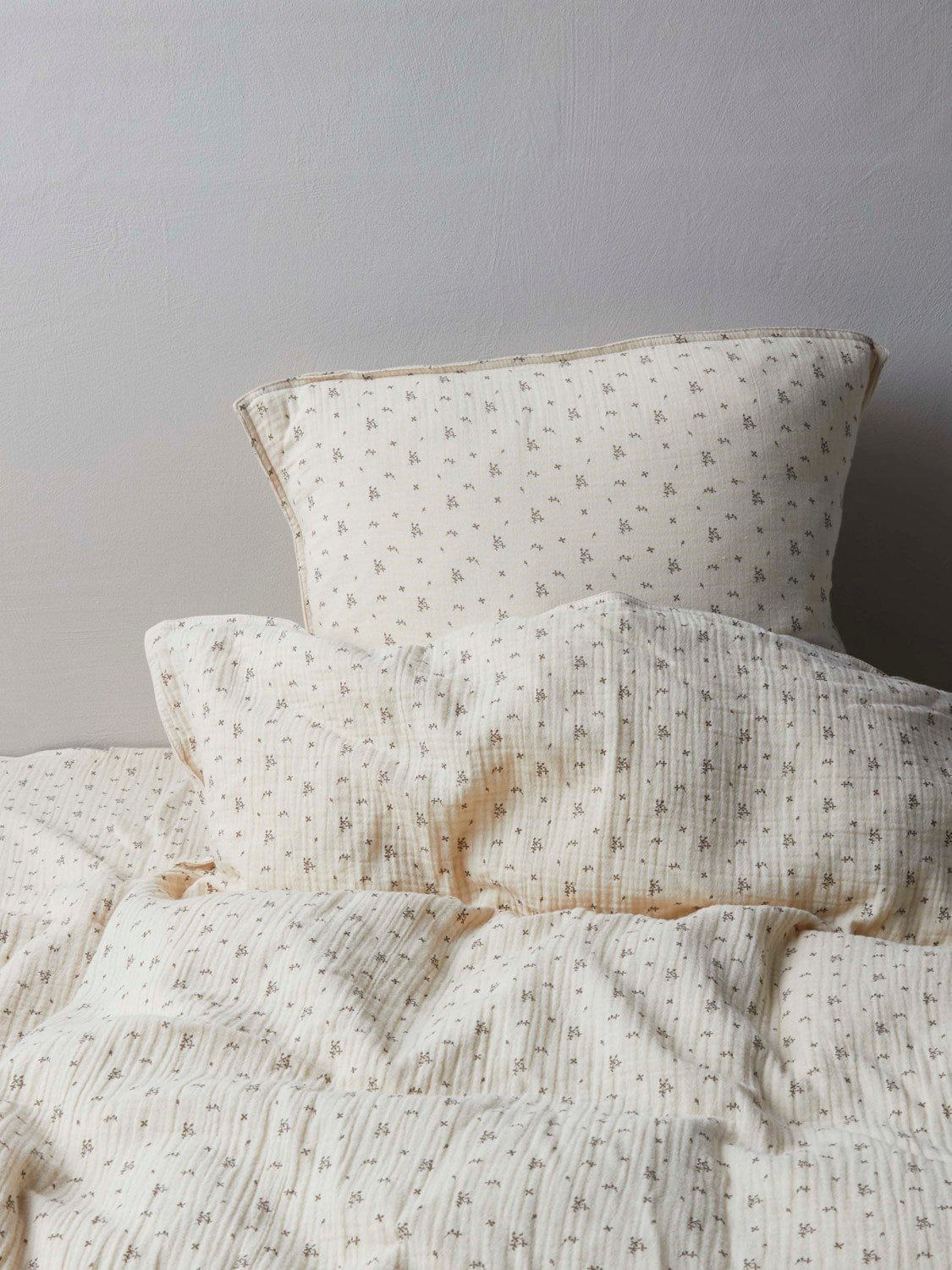 Lil Atelier Nolin Baby Sengetøj - Wood Ash