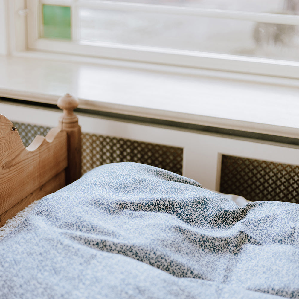 That´s Mine Levi Sengetøj Baby - Flores Blue