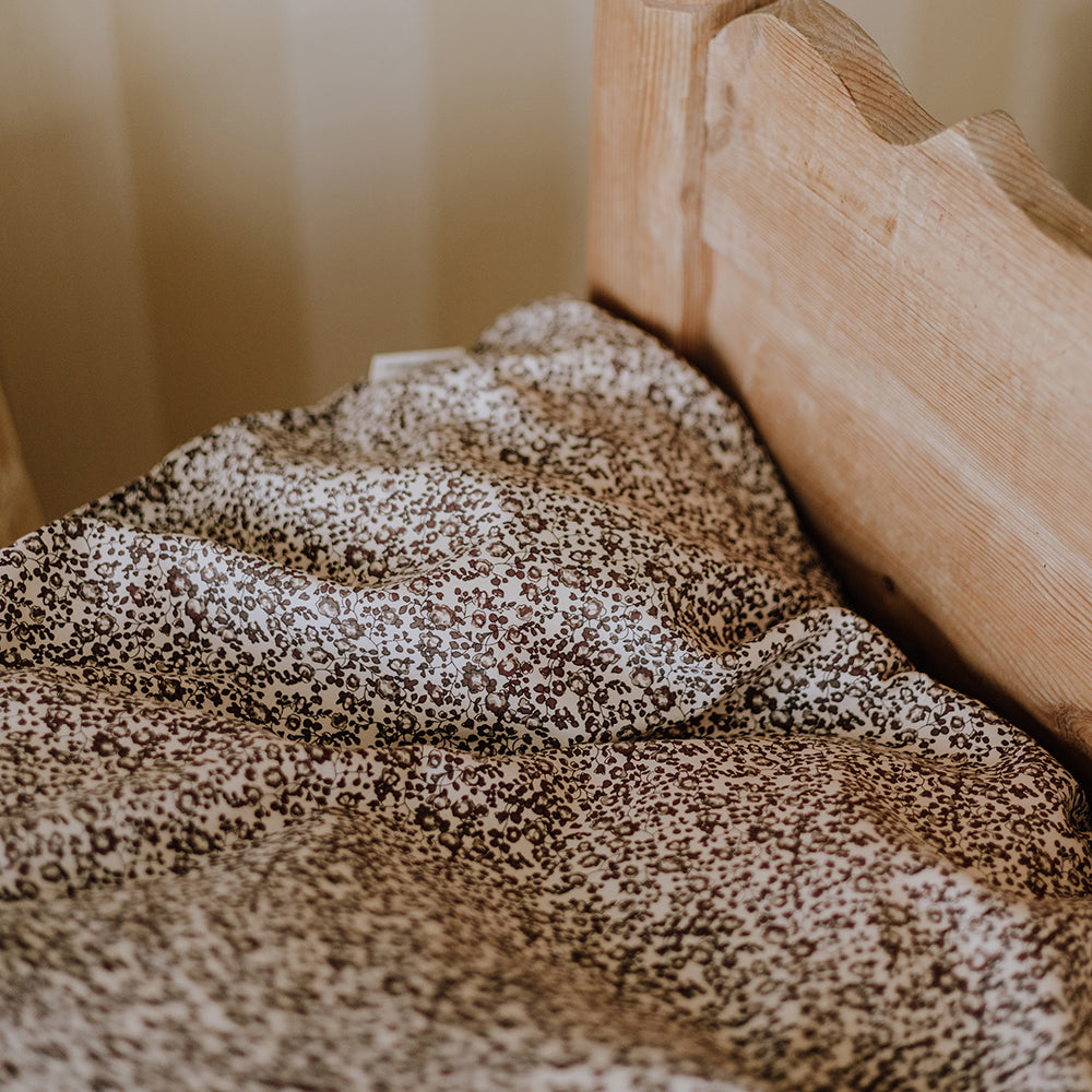 That´s Mine Levi Sengetøj Baby - Flores Red