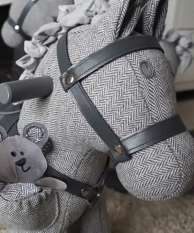 Little Bird Told Me Gyngehest Stirling og Mac - 12 mdr.