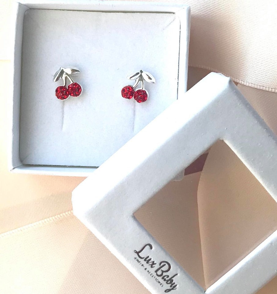 Sølv Ørestikker med Røde Kirsebær