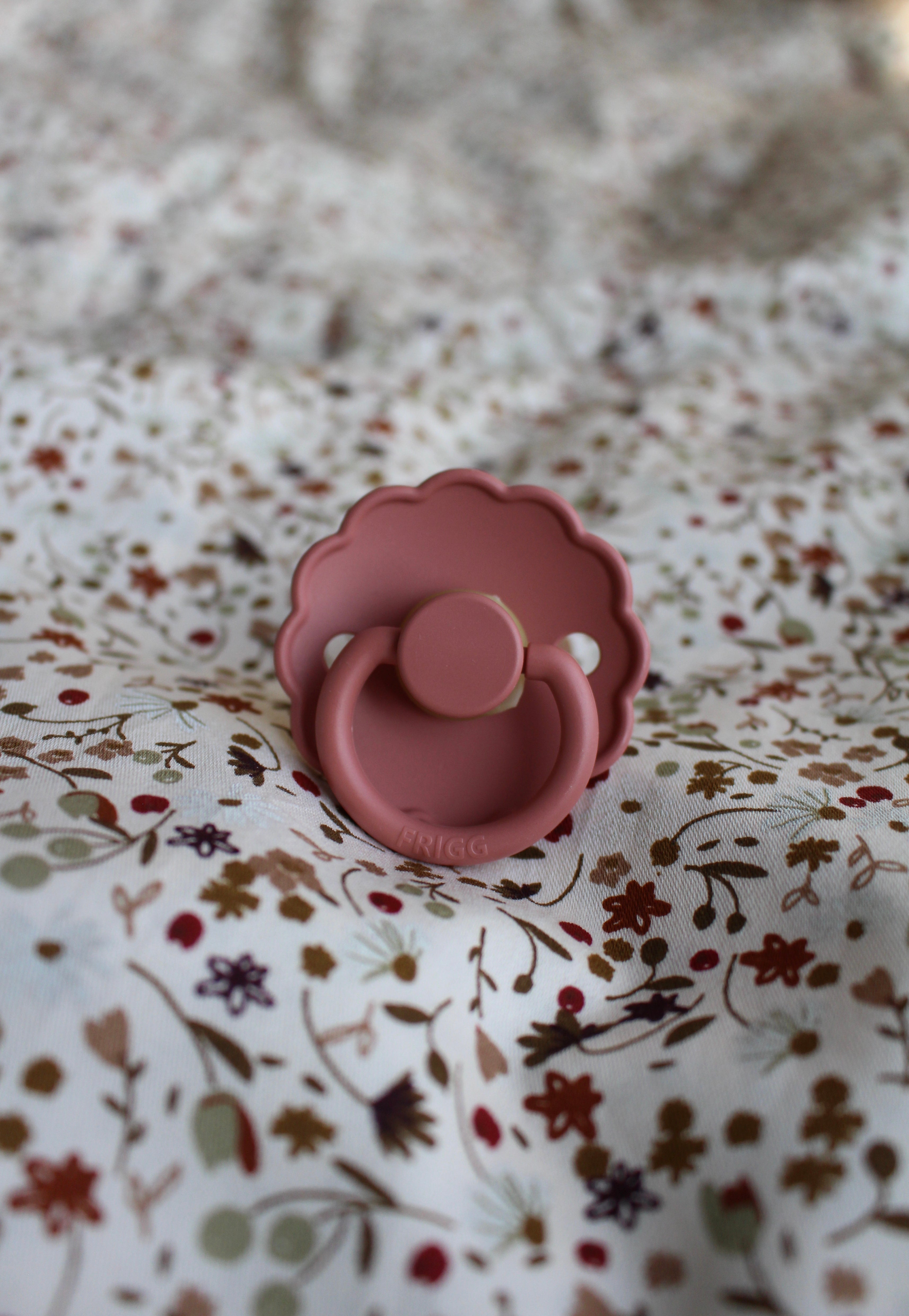 FRIGG Daisy Sut Latex Str. 2 - Powder Blush