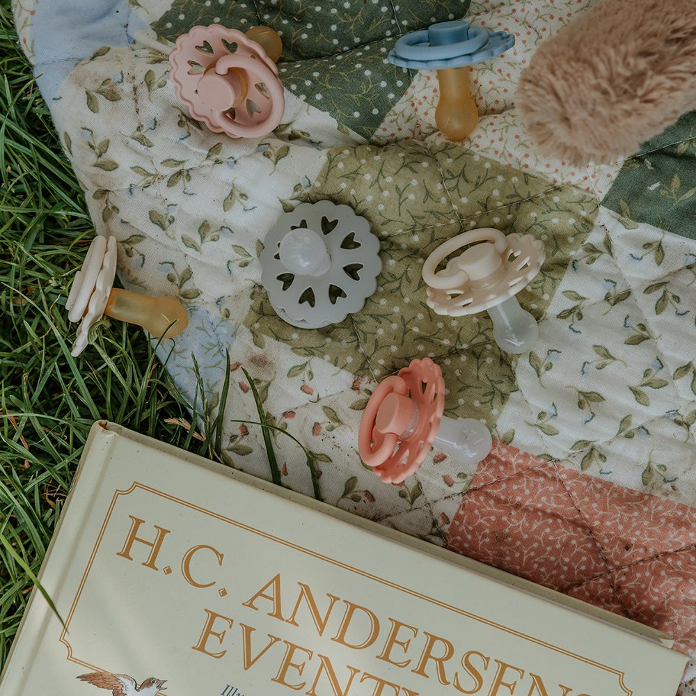 FRIGG Fairytale X H.C Andersen Sut Latex Str. 2 - Ole Lukøje