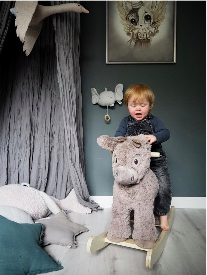 Gyngehest Æslet Norbert 12 mdr. - Little Bird Told Me