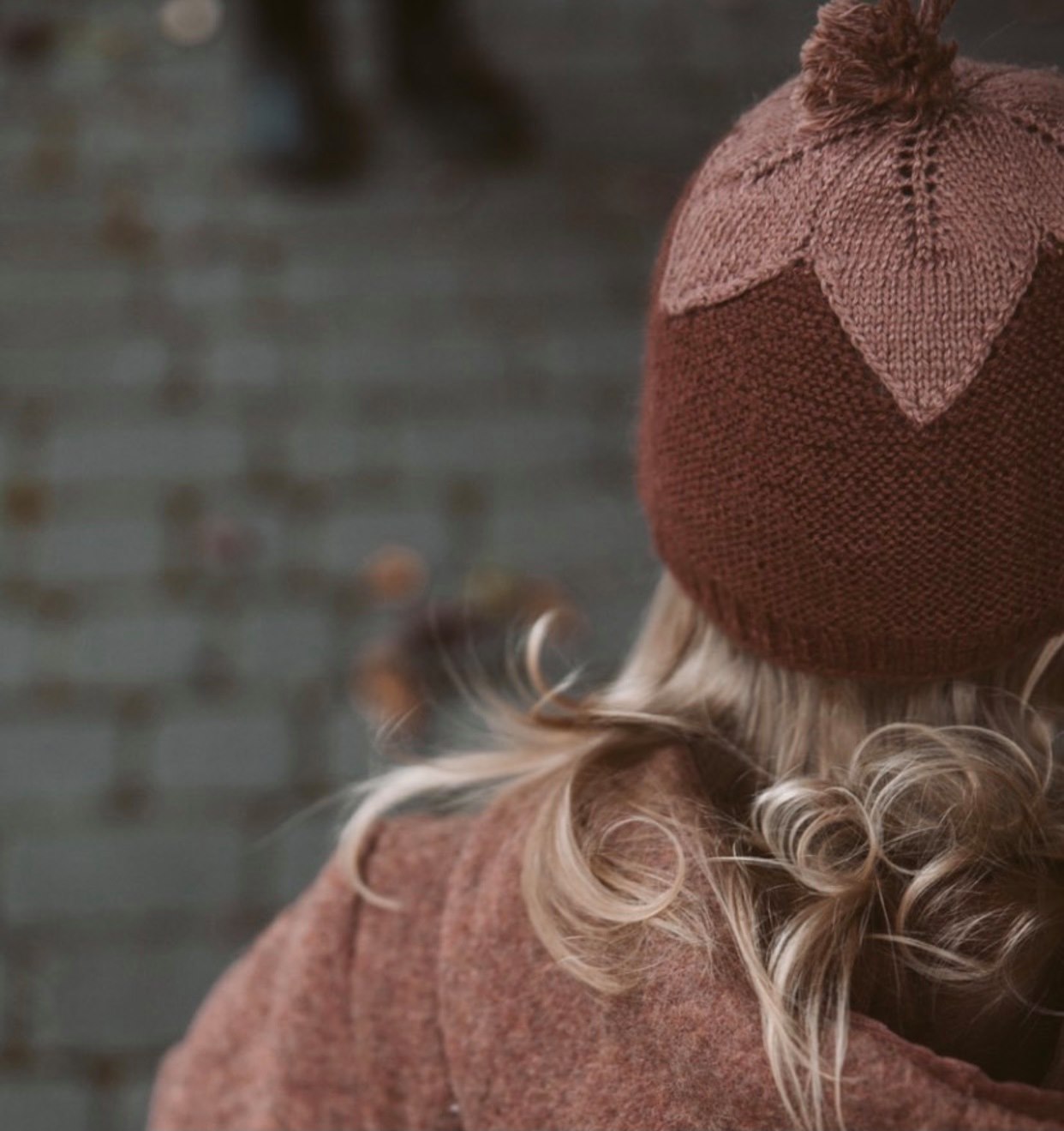 Huttelihut Hue Flower - Dark Oak