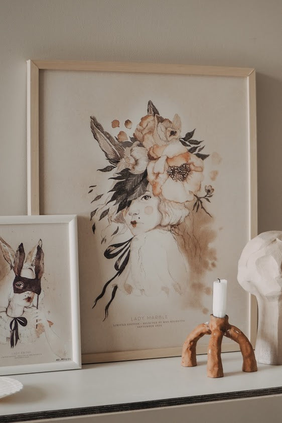 Lady Ebony Plakat 18x24 cm - Mrs. Mighetto