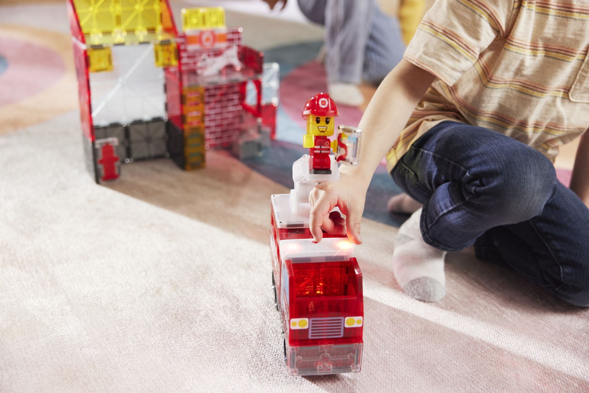 Magna-Tiles Magnetisk Legetøj - Fire Station 50 dele