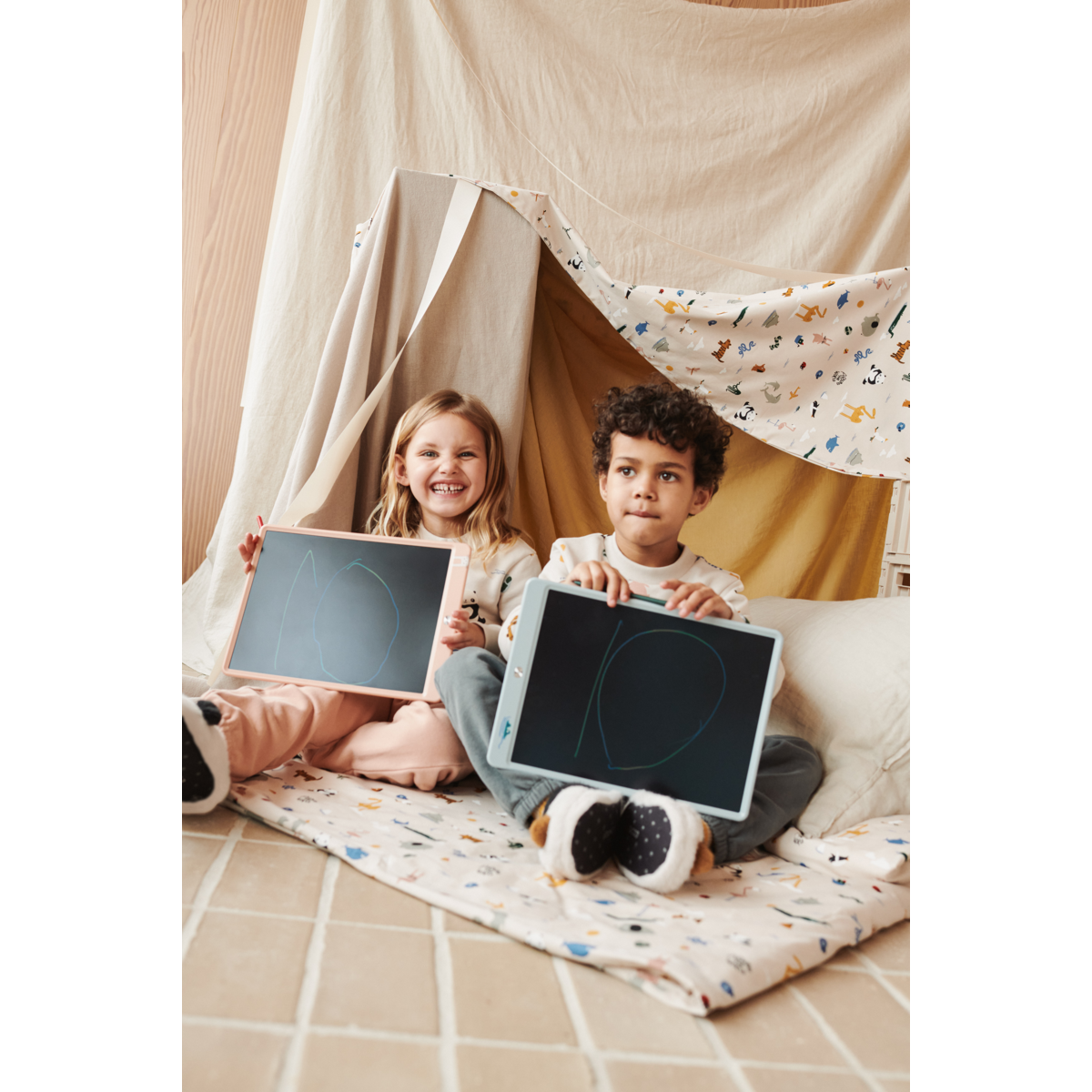 Liewood Zora LCD Tegnetavle - Around the world/Sandy