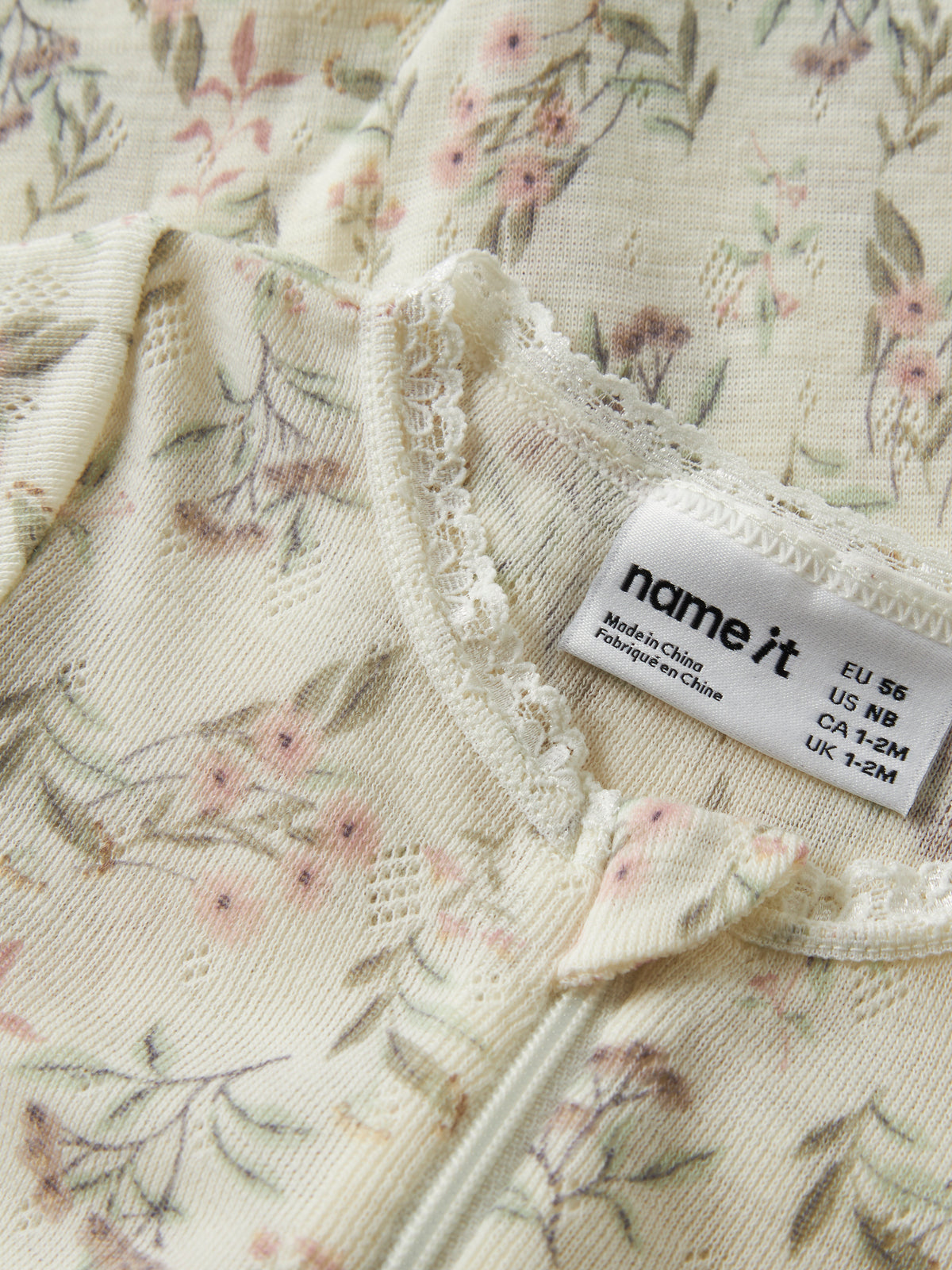 Name It Wang - Wool Needle Nightsuit - Snow White / Flowers + Leafs
