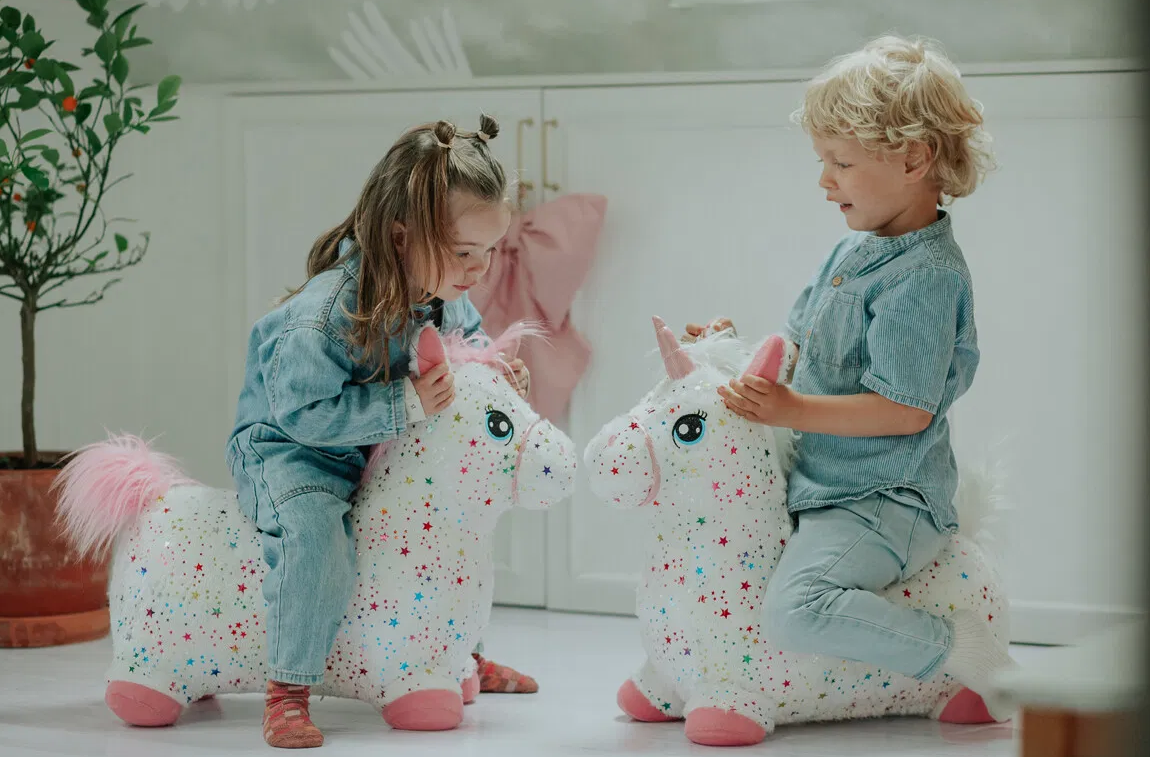 DR - Hoppe Dyr - Enhjørning med hvidt hår