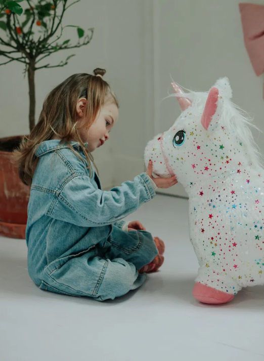 DR - Hoppe Dyr - Enhjørning med hvidt hår