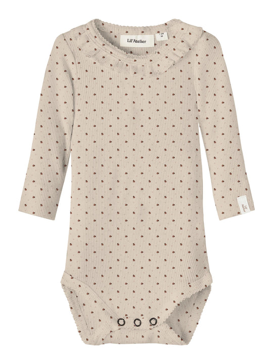 Lil Atelier Gago Slim Body med Mariehøne - Baked Clay