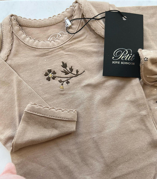 Petit By Sofie Schnoor Body Beige med Blomster